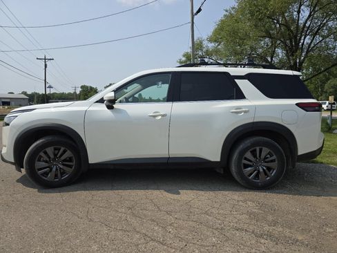 Certified 2024 Nissan Pathfinder SV AWD/4WD image 17
