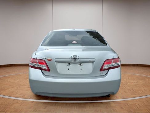 Used 2010 Toyota Camry LE FWD image 5