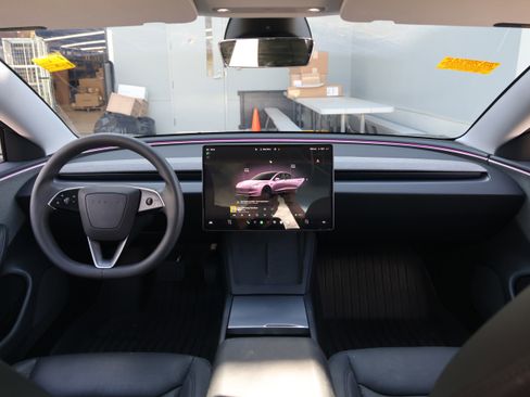 Used 2025 Tesla Model 3 image 27