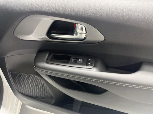New 2025 Chrysler Voyager LX image 23