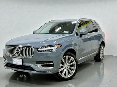 Used 2023 Volvo XC90 B6 Plus image 2