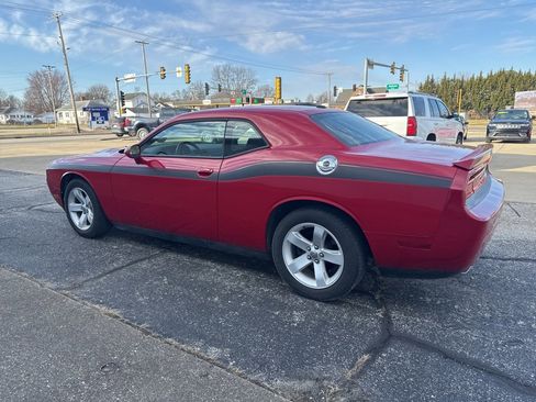 Used 2013 Dodge Challenger SXT image 5