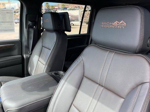 New 2026 Chevrolet Suburban High Country image 17