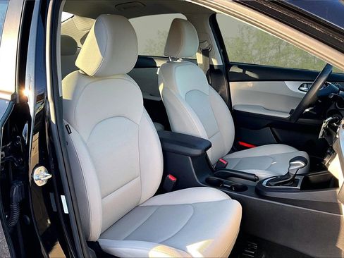 Used 2022 Kia Forte LXS w/ LXS Technology Package image 7