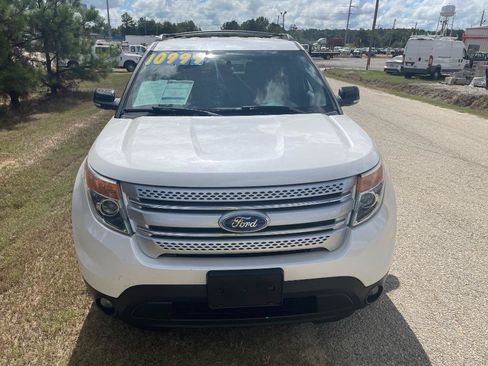 Used 2014 Ford Explorer XLT FWD image 2