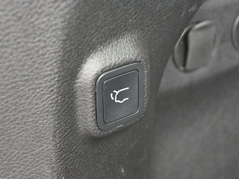 Used 2022 Jeep Cherokee Trailhawk w/ Premium Leather Package AWD/4WD image 10