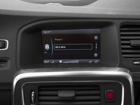 Used 2015 Volvo S60 T5 image 9