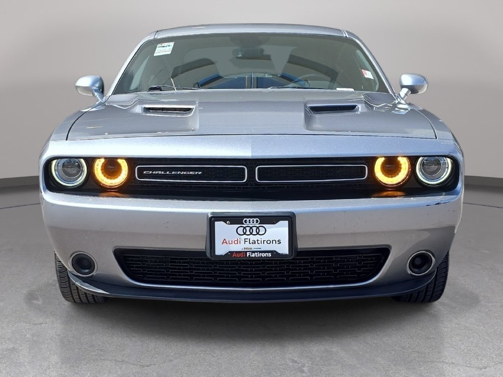 Used 2018 Dodge Challenger SXT RWD image 3