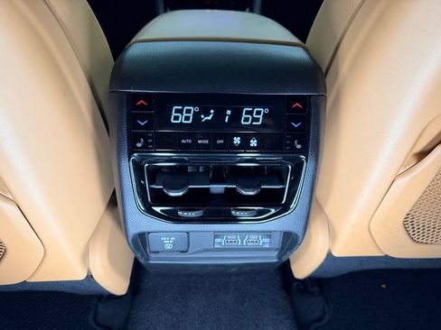 Used 2022 Jeep Grand Cherokee Summit w/ Luxury Tech Group V AWD/4WD image 11