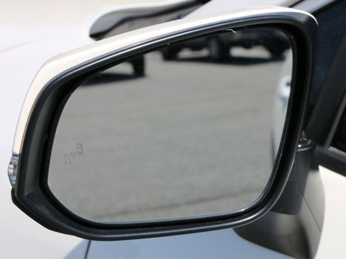 Used 2019 Toyota RAV4 XLE Premium FWD image 15