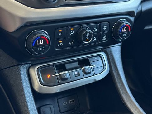 Used 2022 GMC Acadia SLE w/ Driver Convenience Package FWD image 23