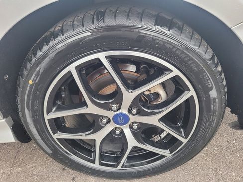 Used 2015 Ford Focus SE w/ SE Sport Package image 9