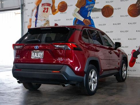 Used 2021 Toyota RAV4 XLE Premium AWD/4WD image 26