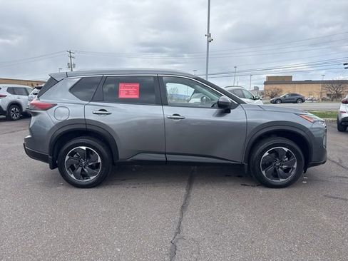 Certified 2024 Nissan Rogue SV w/ SV Premium Package AWD/4WD image 4