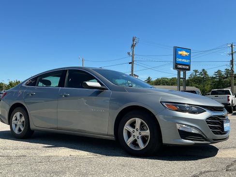 Used 2024 Chevrolet Malibu LT FWD image 2