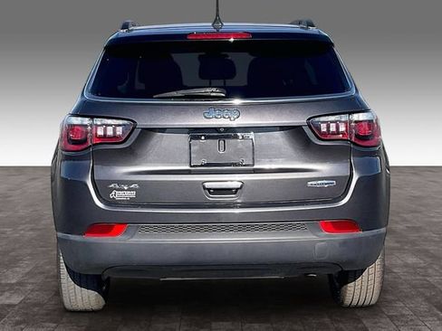 Used 2018 Jeep Compass Latitude w/ Popular Equipment Group AWD/4WD image 4