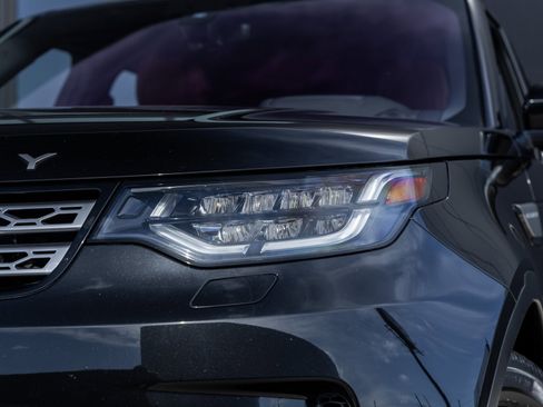 Used 2020 Land Rover Discovery HSE image 13