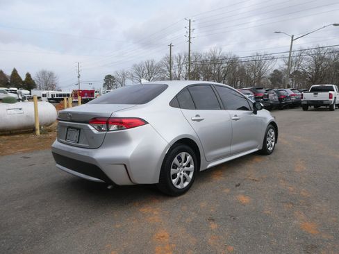 Used 2021 Toyota Corolla LE image 5