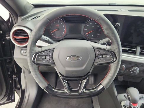 Used 2025 Chevrolet Trax RS image 29