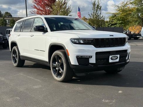 Used 2025 Jeep Grand Cherokee L Limited w/ Black Appearance Package AWD/4WD image 2