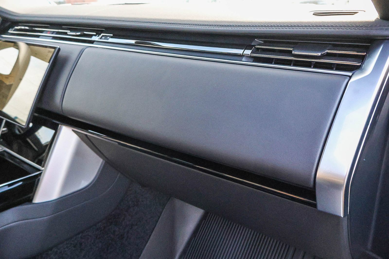 New 2026 Land Rover Range Rover SE AWD/4WD image 18