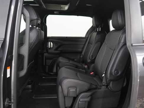 Used 2025 Toyota Sienna Limited AWD/4WD image 21