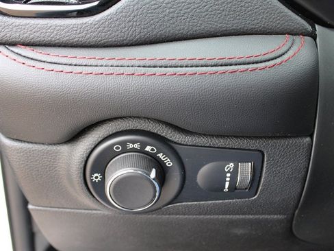 Used 2025 Dodge Durango GT AWD/4WD image 16