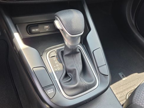 Used 2025 Kia Soul LX w/ LX Technology Package FWD image 22