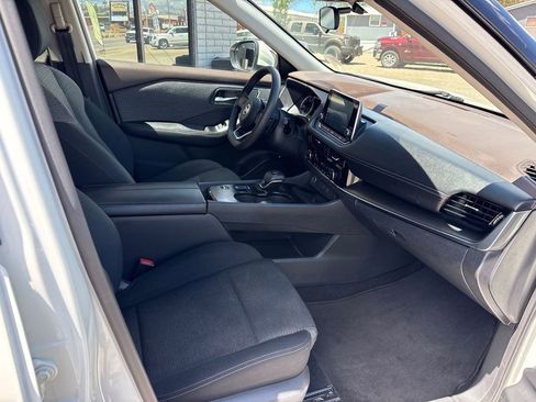 Used 2021 Nissan Rogue SV FWD image 19