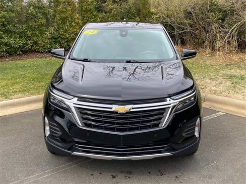 Used 2022 Chevrolet Equinox LT image 2