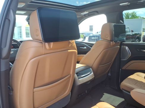Used 2023 Cadillac Escalade Sport w/ Touring Package AWD/4WD image 17