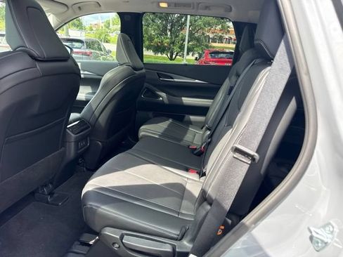 Certified 2026 INFINITI QX60 Luxe w/ Cargo Package AWD/4WD image 18