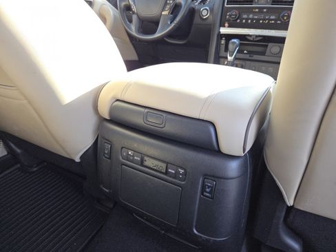 Used 2022 Nissan Armada Platinum w/ Captain's Chairs Package RWD image 27