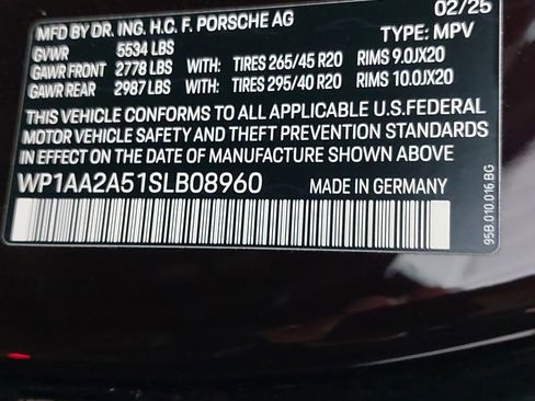 Certified 2025 Porsche Macan image 38