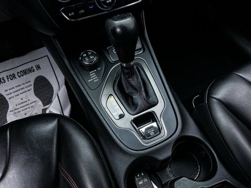 Used 2022 Jeep Cherokee Trailhawk w/ Comfort/Convenience Group image 22