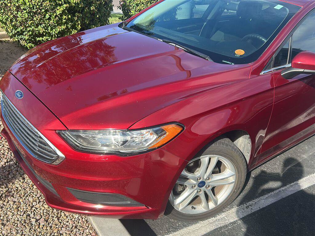 Used 2018 Ford Fusion SE w/ Fusion SE Technology Package FWD image 3