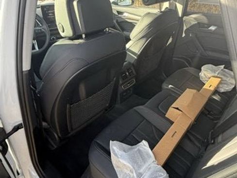 Used 2025 Audi Q5 e Premium Plus w/ Premium Plus Package image 9