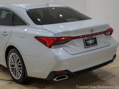 Used 2019 Toyota Avalon Limited FWD image 9