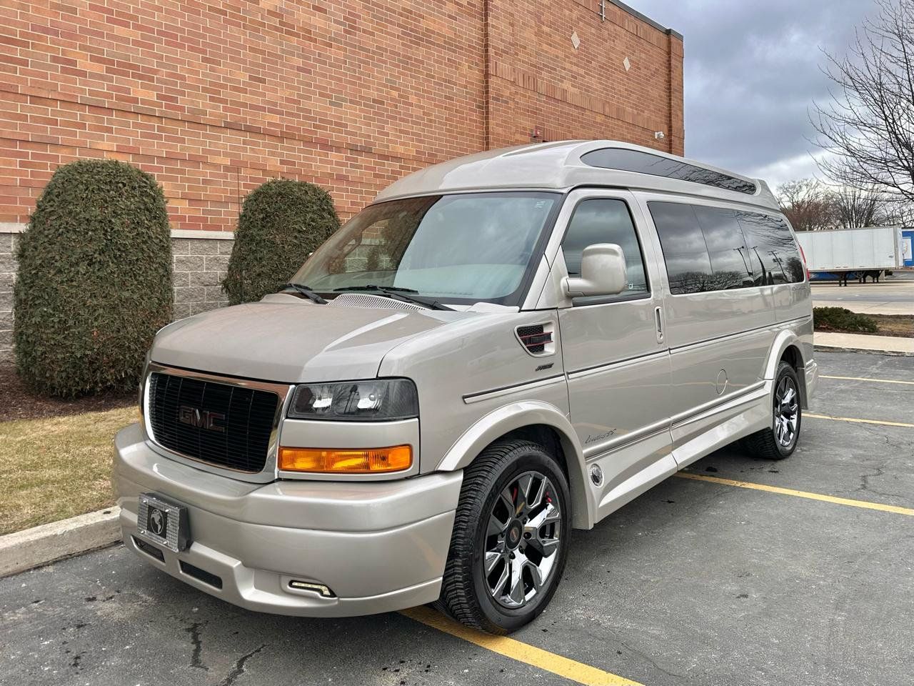 Used 2023 GMC Savana 2500 RWD image 4