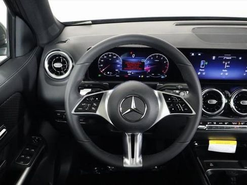 New 2026 Mercedes-Benz GLB 250 image 3