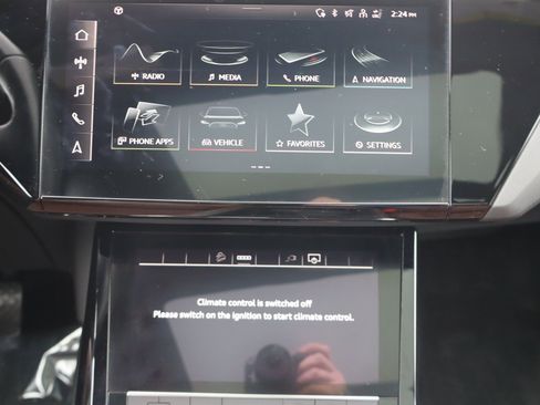 Used 2022 Audi e-tron Premium image 15