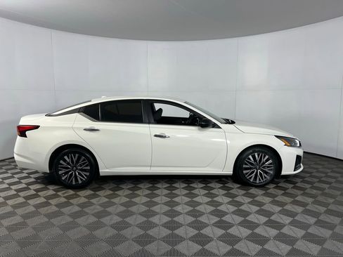 Used 2025 Nissan Altima 2.5 SV image 5