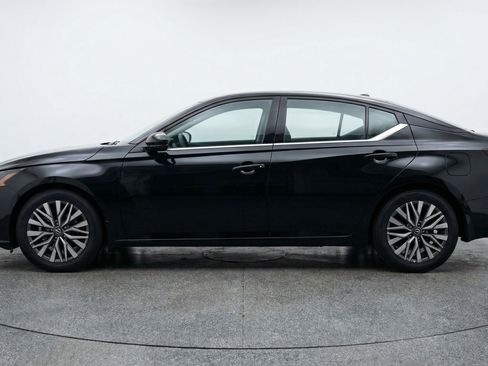 Used 2025 Nissan Altima 2.5 SV image 5