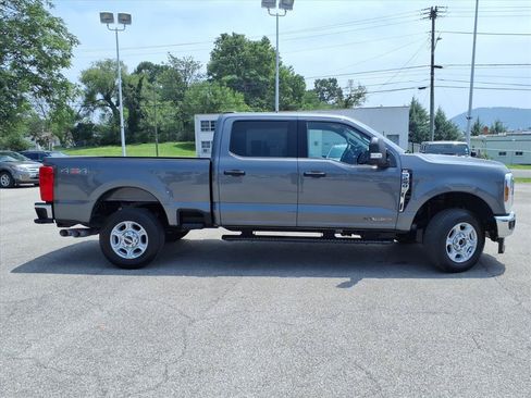 Used 2025 Ford F250 XLT AWD/4WD image 3