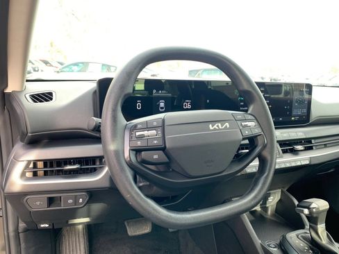 Used 2025 Kia K4 FWD image 33