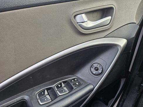 Used 2014 Hyundai Santa Fe GLS image 22