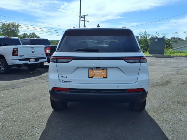Certified 2023 Jeep Grand Cherokee Altitude AWD/4WD image 6