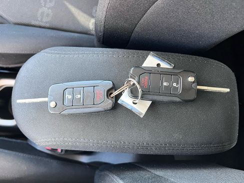 Used 2015 Jeep Renegade Latitude FWD image 34