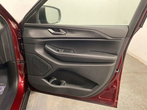 New 2025 Jeep Grand Cherokee Laredo w/ Luxury Tech Group I image 26