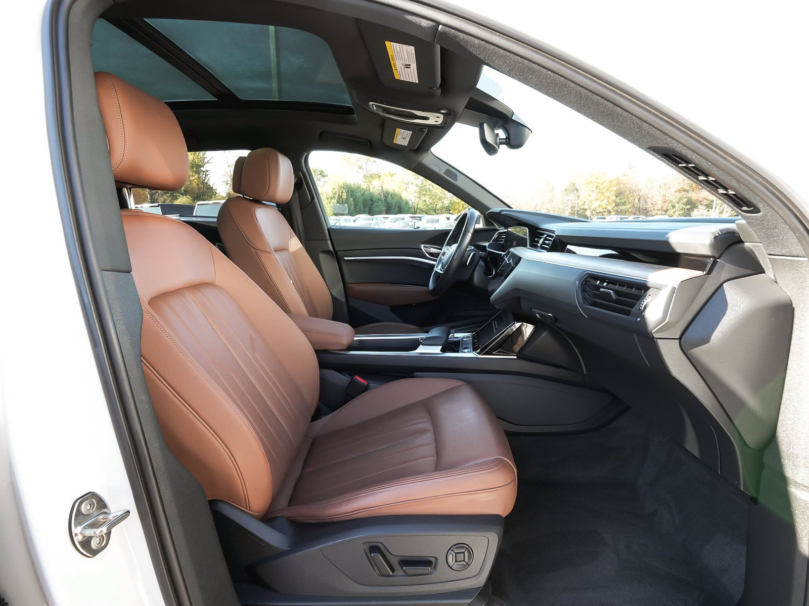 Used 2024 Audi Q8 e-tron Premium Plus AWD/4WD image 43
